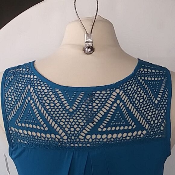 Massini Blue Sleeveless Tunic Style Blouse w/ Pleats New with Tags Size Small - Picture 3 of 12